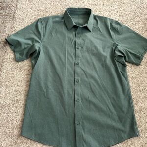 Lululemon Short Sleeve Button Up Shirt Mens Medium Green Performance Casual